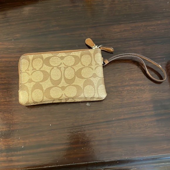 Coach wristlet - Picture 2 of 5